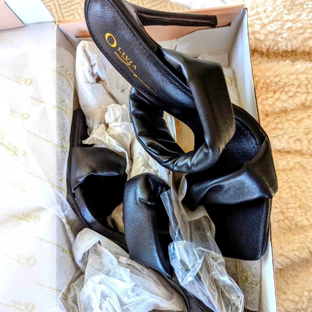 Black puffy strap heels Forever 21